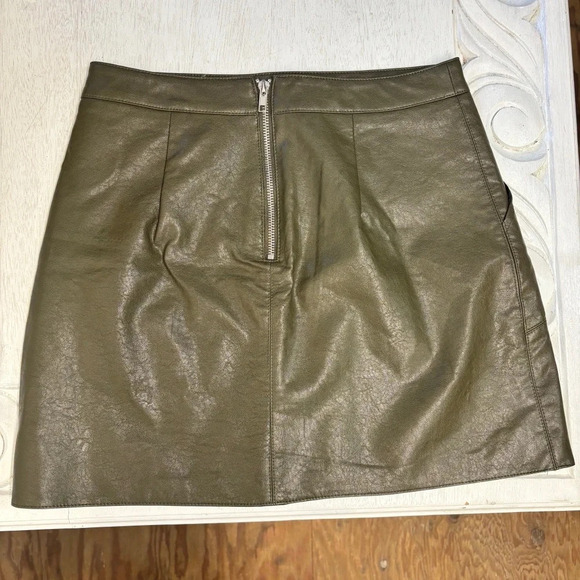 Lulu's Mini Skirt Faux Vegan Harley Olive Leather M Dark Green - Picture 5 of 10